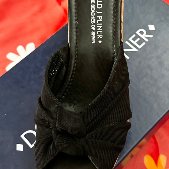 Donald J. Pliner Black Knotted Sandals - Picture 3 of 8